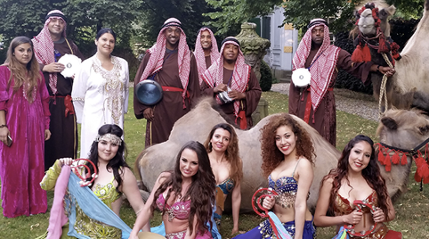 Buikdanseres show voor een personeelsfeest